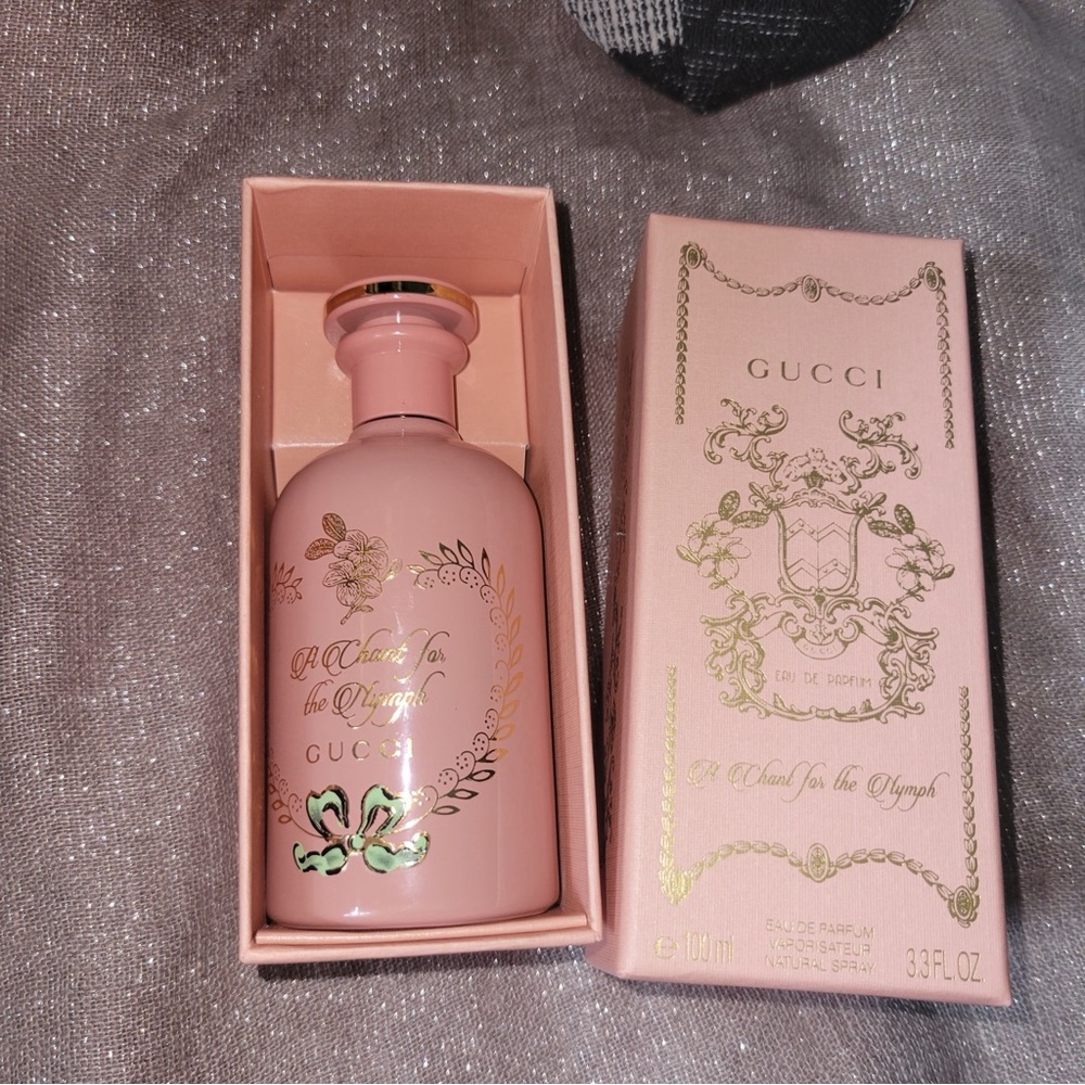 Gucci pink BoX with  Gold Floral Accents - Picture 4 of 7
